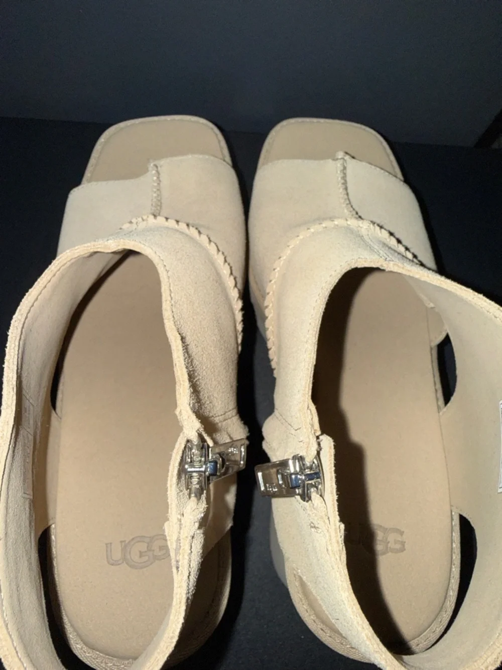UGG New Heights Women's Tan Platform Sandal Heels 10 ( or 11 Fits Big)